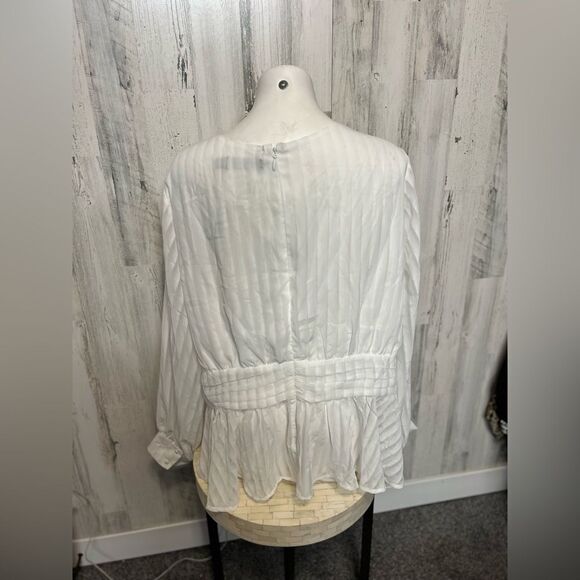 White blouse - Picture 3 of 5